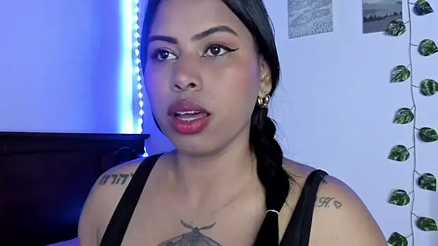 Snapshot of Michluxe_69 chatting on October 2025 01:45:01 AM Michluxe 69 online show from October 2025 01:45:01 AM