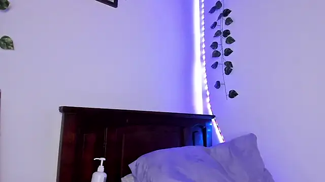 Snapshot of Michluxe_69 chatting on October 2025 04:21:01 AM Michluxe 69 online show from October 2025 04:21:01 AM