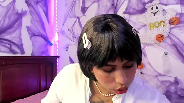 Snapshot of Michluxe_69 chatting on October 2025 11:48:02 PM Michluxe 69 online show from October 2025 11:48:02 PM