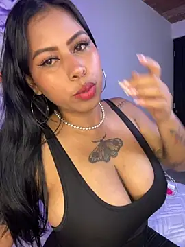 Snapshot of Michluxe_69 chatting on October 2025 11:49:02 PM Michluxe 69 online show from October 2025 11:49:02 PM