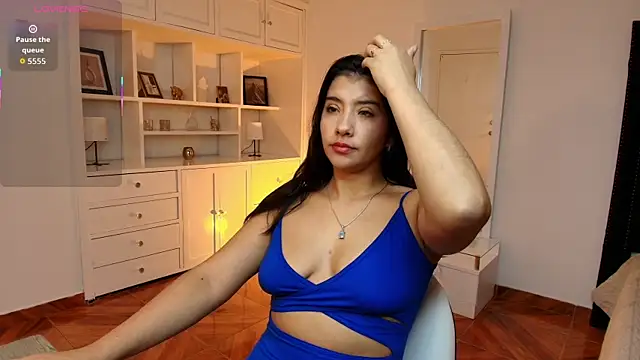 nina moen online show from October 2025 07:42:02 PM