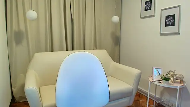 nina moen online show from December 2025 03:45:02 AM