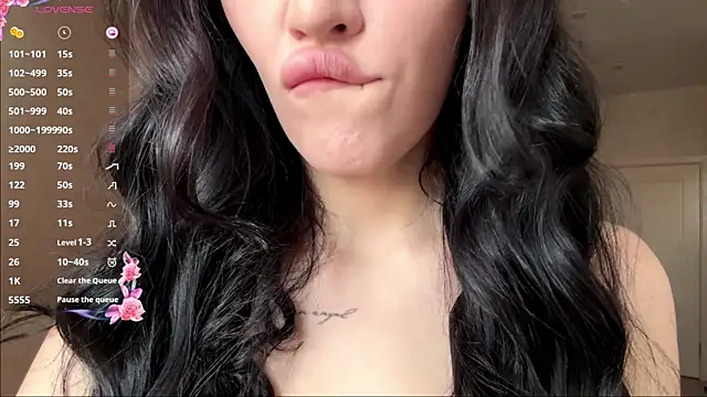 AuraJefcoat online show from April 2026 12:47:02 PM