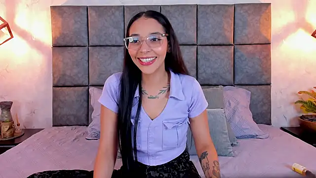 Roseaurora online show from May 2026 12:01:02 PM