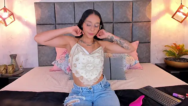 Roseaurora online show from June 2026 10:49:01 AM