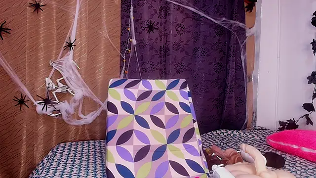 sweegirl69 online show from October 2025 11:58:02 AM