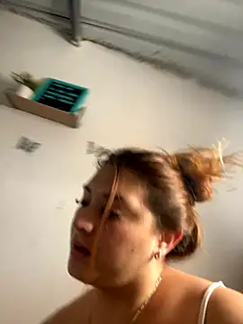 Snapshot of Bubblee_ chatting on September 2025 03:46:01 PM Bubblee online show from September 2025 03:46:01 PM