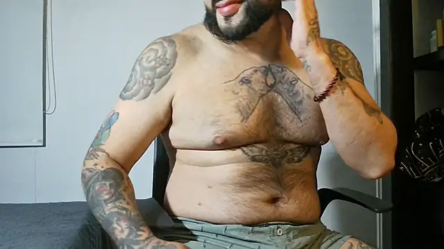 Snapshot of DaddyBear__ chatting on September 2025 12:44:02 AM DaddyBear online show from September 2025 12:44:02 AM