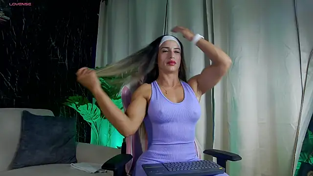 Emily Foxx01 online show from April 2026 10:48:01 PM
