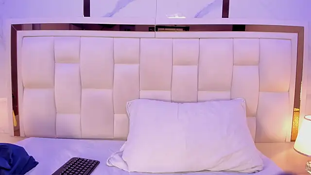 violet sm online show from December 2025 03:12:02 AM