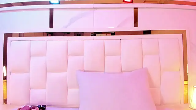 violet sm online show from February 2026 03:00:02 AM