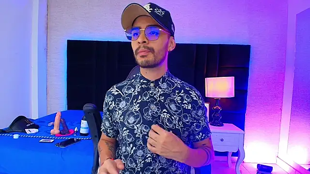 Snapshot of HairyDiamond_ chatting on September 2025 03:30:02 AM HairyDiamond online show from September 2025 03:30:02 AM