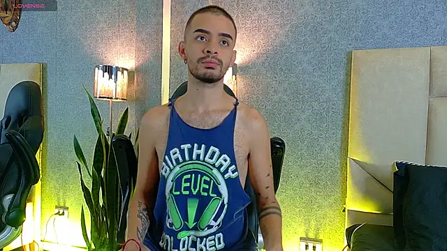 Snapshot of HairyDiamond_ chatting on September 2025 11:03:01 AM HairyDiamond online show from September 2025 11:03:01 AM