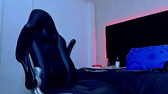 Snapshot of HairyDiamond_ chatting on October 2025 04:07:02 PM HairyDiamond online show from October 2025 04:07:02 PM