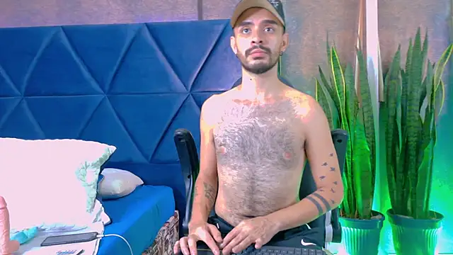 Snapshot of HairyDiamond_ chatting on October 2025 05:04:02 AM HairyDiamond online show from October 2025 05:04:02 AM