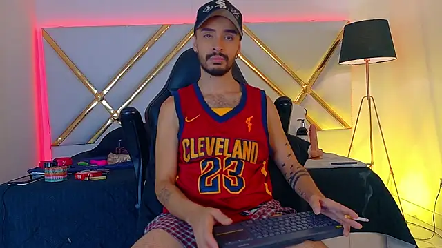 Snapshot of HairyDiamond_ chatting on October 2025 07:07:02 PM HairyDiamond online show from October 2025 07:07:02 PM