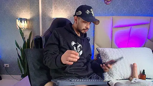 Snapshot of HairyDiamond_ chatting on October 2025 10:16:02 AM HairyDiamond online show from October 2025 10:16:02 AM