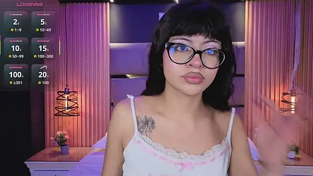 Snapshot of AlanaWalker9 chatting on February 2026 03:44:02 AM AlanaWalker9 online show from February 2026 03:44:02 AM