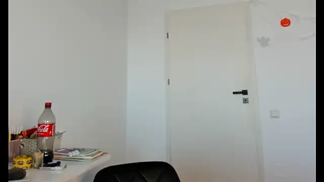 Snapshot of crystalxx18 chatting on October 2025 09:34:02 AM crystalxx18 online show from October 2025 09:34:02 AM