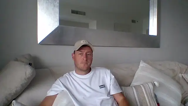 Snapshot of Londonlad818 chatting on April 2026 04:44:02 PM Londonlad818 online show from April 2026 04:44:02 PM