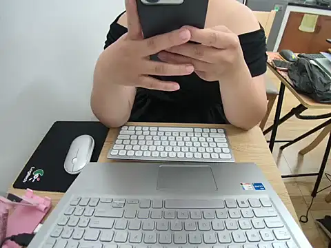 Snapshot of Hana_Mina chatting on September 2025 07:39:02 PM Hana Mina online show from September 2025 07:39:02 PM