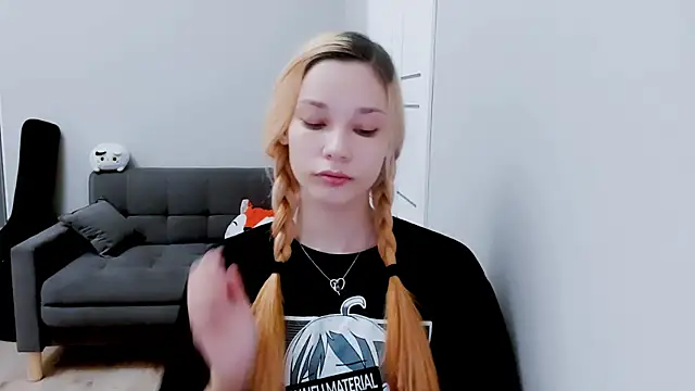 Snapshot of Kitten_Alissa chatting on September 2025 06:18:02 PM Kitten Alissa online show from September 2025 06:18:02 PM