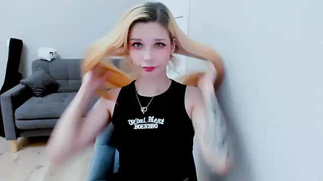 Snapshot of Kitten_Alissa chatting on September 2025 08:08:02 PM Kitten Alissa online show from September 2025 08:08:02 PM