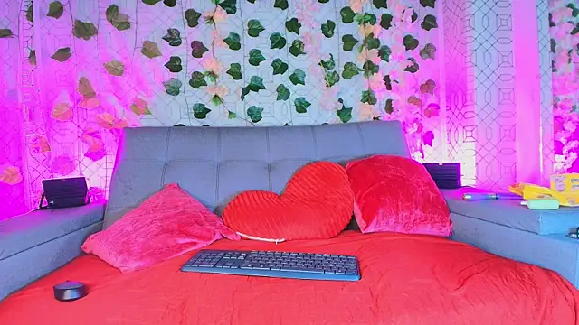 Snapshot of collet_1 chatting on September 2025 12:05:02 PM collet 1 online show from September 2025 12:05:02 PM