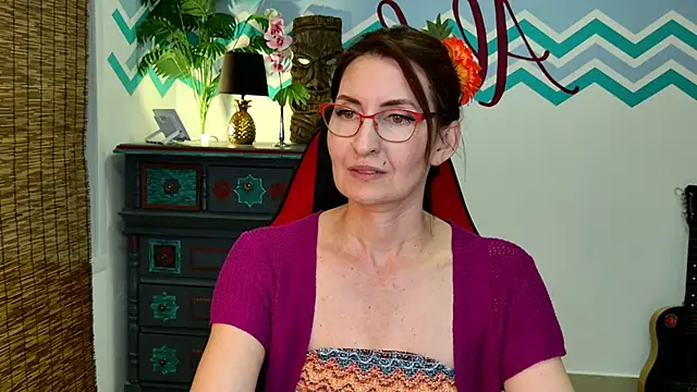 Snapshot of UnaTerra chatting on September 2025 12:37:01 PM UnaTerra online show from September 2025 12:37:01 PM