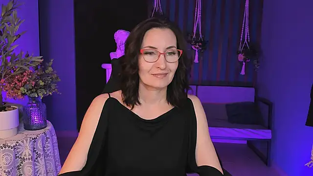 Snapshot of UnaTerra chatting on September 2025 05:28:02 AM UnaTerra online show from September 2025 05:28:02 AM