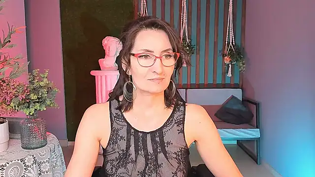 Snapshot of UnaTerra chatting on September 2025 05:42:01 AM UnaTerra online show from September 2025 05:42:01 AM