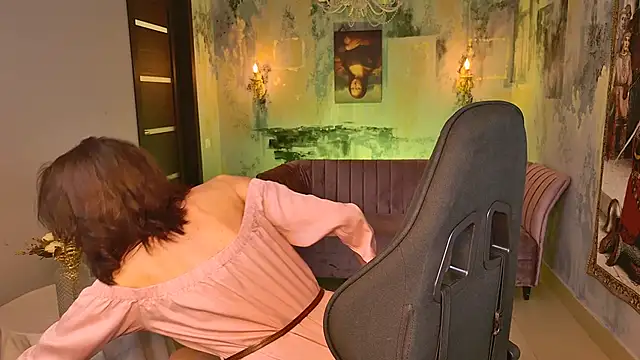 Snapshot of UnaTerra chatting on September 2025 05:57:02 AM UnaTerra online show from September 2025 05:57:02 AM