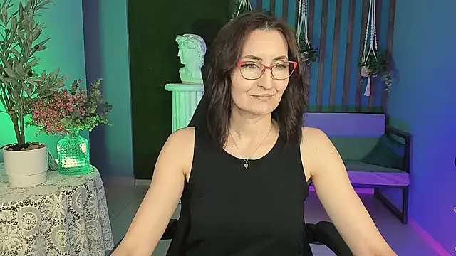 Snapshot of UnaTerra chatting on October 2025 05:16:02 AM UnaTerra online show from October 2025 05:16:02 AM