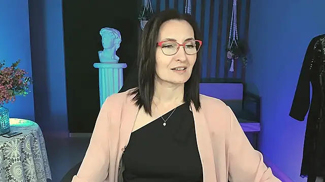 Snapshot of UnaTerra chatting on October 2025 09:31:01 AM UnaTerra online show from October 2025 09:31:01 AM