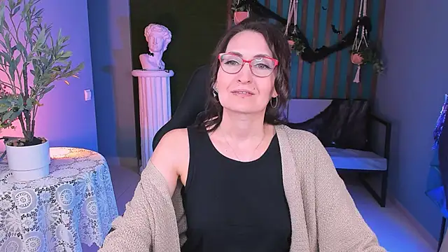 Snapshot of UnaTerra chatting on October 2025 09:13:01 AM UnaTerra online show from October 2025 09:13:01 AM