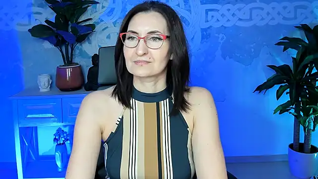 Snapshot of UnaTerra chatting on November 2025 09:09:01 AM UnaTerra online show from November 2025 09:09:01 AM