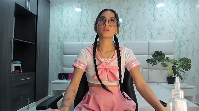 Snapshot of ValerySkinnyy chatting on October 2025 11:36:01 PM ValerySkinnyy online show from October 2025 11:36:01 PM