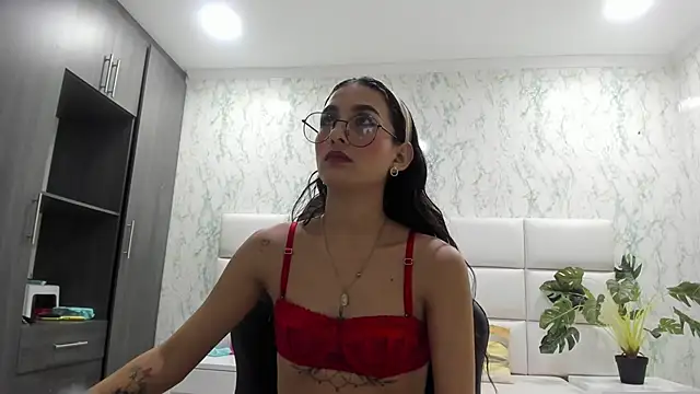 Snapshot of ValerySkinnyy chatting on October 2025 03:40:02 AM ValerySkinnyy online show from October 2025 03:40:02 AM