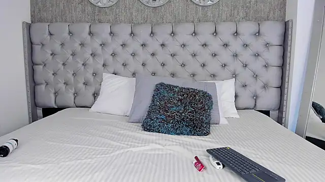 NahomyAngel online show from October 2025 02:28:02 PM