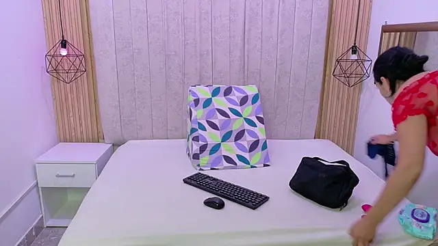 Kity spiderr online show from October 2025 01:13:01 PM