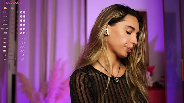 ItalianGirl online show from September 2025 06:53:02 PM