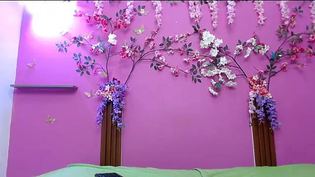 skinnysofia18 online show from May 2026 02:00:01 PM