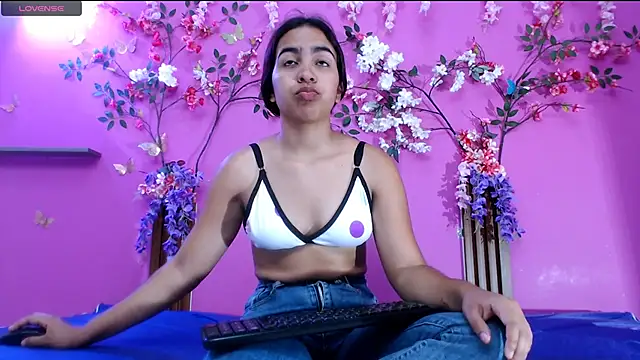 skinnysofia18 online show from June 2026 02:14:01 PM