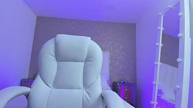 KaylieBrooks online show from December 2025 07:00:01 PM