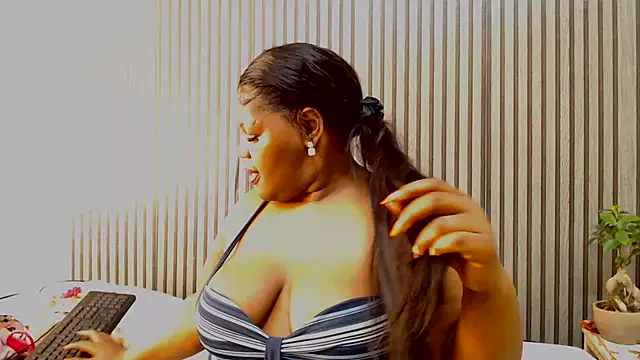 ROYALASS25 online show from June 2026 12:07:01 PM