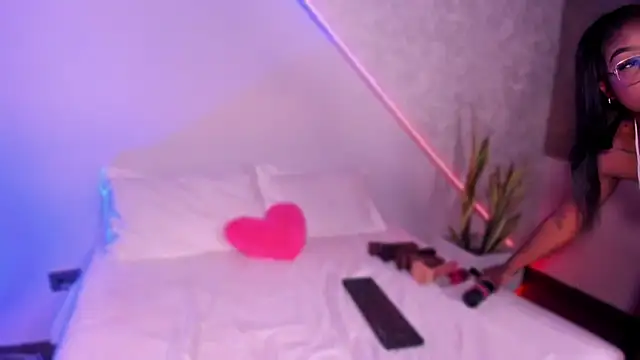 Kishalove  online show from November 2025 10:15:01 AM