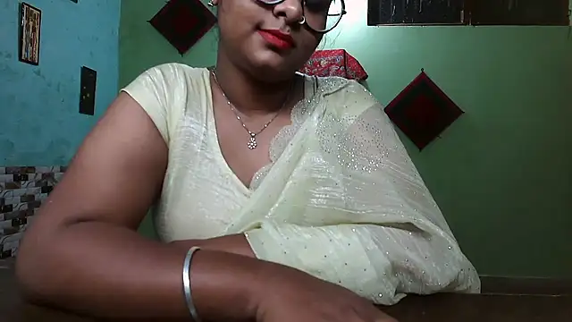 Snapshot of DearKimmi chatting on November 2025 06:43:02 PM DearKimmi online show from November 2025 06:43:02 PM