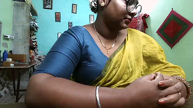 Snapshot of DearKimmi chatting on November 2025 12:09:01 AM DearKimmi online show from November 2025 12:09:01 AM