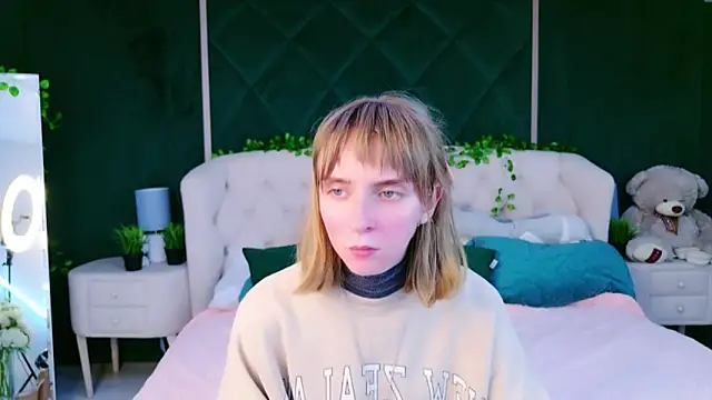 Beverly Gomes online show from October 2025 03:43:01 PM