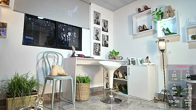 Snapshot of mrs_edha chatting on October 2025 10:44:02 AM mrs edha online show from October 2025 10:44:02 AM